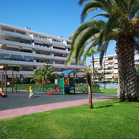 Bonitas Vistas Al Golf Y Piscina En Guadalmina アパート *
