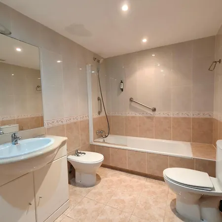 Bonitas Vistas Al Golf Y Piscina En Guadalmina Daire *