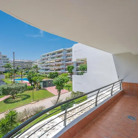 Bonitas Vistas Al Golf Y Piscina En Guadalmina アパート