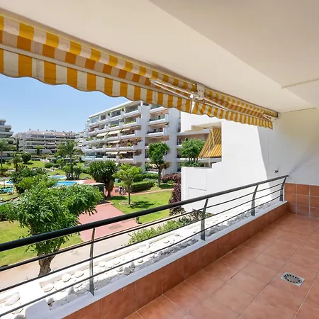 Bonitas Vistas Al Golf Y Piscina En Guadalmina *