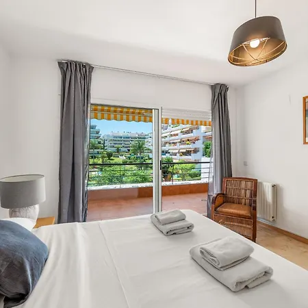 Bonitas Vistas Al Golf Y Piscina En Guadalmina アパート