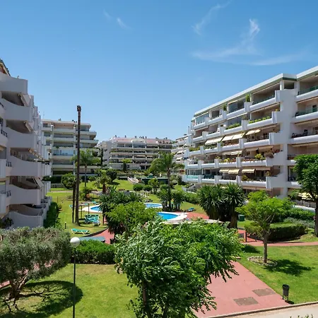 Bonitas Vistas Al Golf Y Piscina En Guadalmina * マルベーリャ