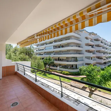 Bonitas Vistas Al Golf Y Piscina En Guadalmina アパート *