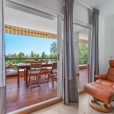 Bonitas Vistas Al Golf Y Piscina En Guadalmina アパート