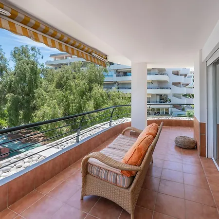 Bonitas Vistas Al Golf Y Piscina En Guadalmina アパート *