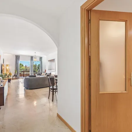 Bonitas Vistas Al Golf Y Piscina En Guadalmina アパート *