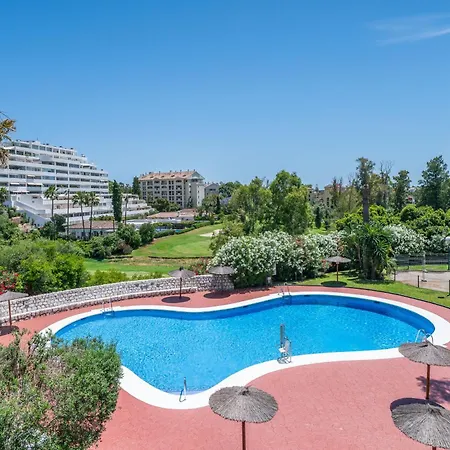 Bonitas Vistas Al Golf Y Piscina En Guadalmina アパート *