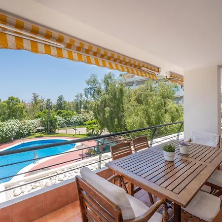 Bonitas Vistas Al Golf Y Piscina En Guadalmina マルベーリャ
