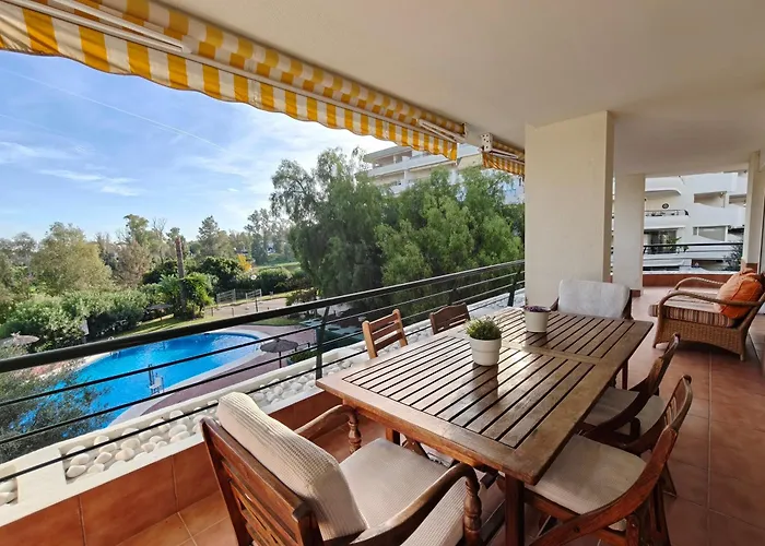 Bonitas Vistas Al Golf Y Piscina En Guadalmina