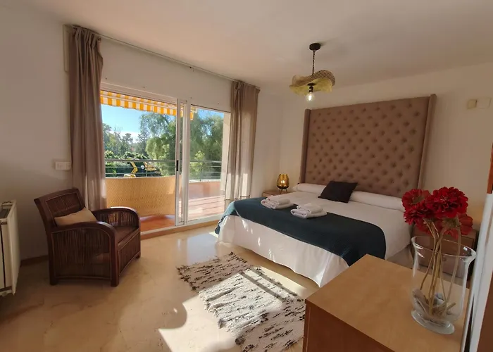 Apartamento Bonitas Vistas Al Golf Y Piscina En Guadalmina