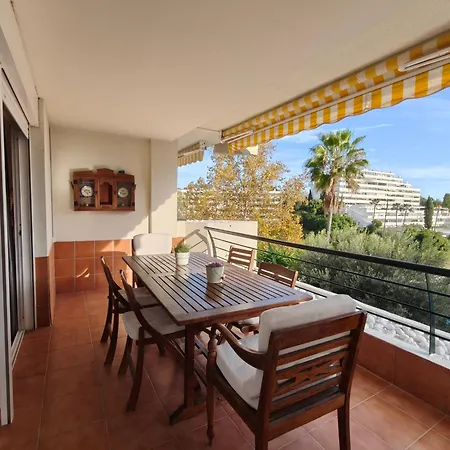 Bonitas Vistas Al Golf Y Piscina En Guadalmina Appartamento